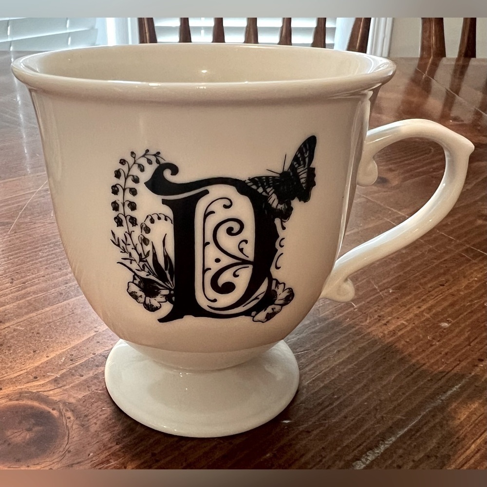 Anthropologie Monogram ‘D’ Floral Butterfly Mug EUC! 🖤🦋